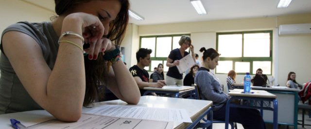 Πανελλήνιες: Τα μαθηματικά κατεύθυνσης ρίχνουν τις βάσεις