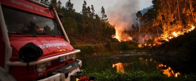 Η ξηρή καταιγίδα προκάλεσε τη φονική πυρκαγιά στην Πορτογαλία – Τουλάχιστον 62 νεκροί
