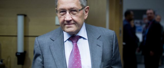 Ρέγκλινγκ σε Τσίπρα: «Τα επώδυνα είναι πίσω σας, στόχος τώρα η ανάπτυξη»