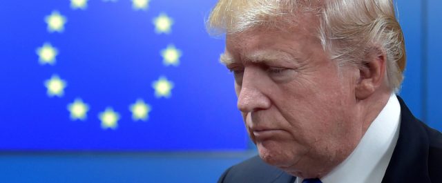 Le Figaro: Ο Τραμπ “κατάφερε” να βγάλει από τη μούχλα την Ευρώπη