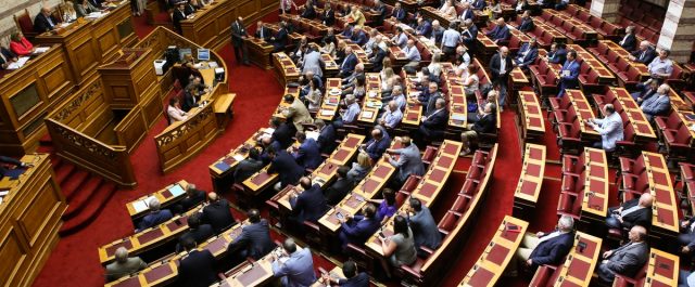 Ξαφνική κόντρα στη Βουλή μετά τη σφήνα Λεβέντη για την… ΠΓΔΜ
