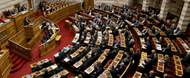 Βουλή: Στην ολομέλεια το επίμαχο νομοσχέδιο για τους ΟΤΑ
