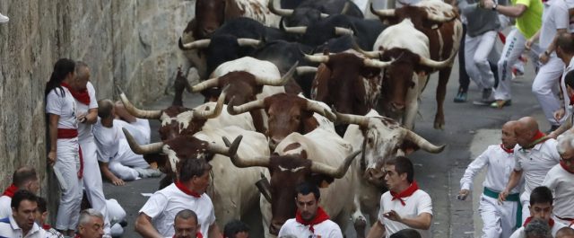 Παμπλόνα- το “βασίλειο” των ταύρων: Μια πόλη που ζει για τις ταυροδρομίες [εικόνες & video}