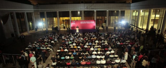 Αιχμές Τσακαλώτου για συντονισμό και χειρισμό στις τηλεοπτικές άδειες