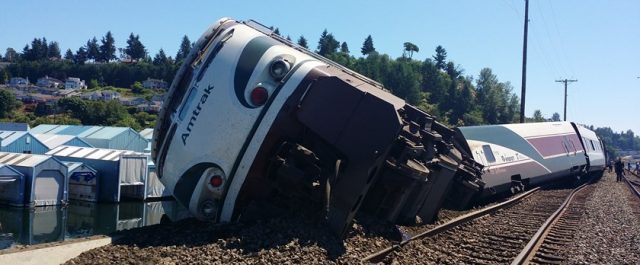 Τρένο εκτροχιάστηκε έξω από την Ουάσιγκτον – Πολλοί τραυματίες