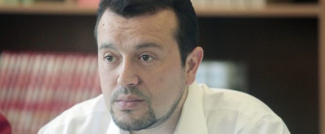 Αιχμηρός Παππάς: “Οι καναλάρχες πρέπει να πληρώσουν τουλάχιστον 250 εκατ. ευρώ”