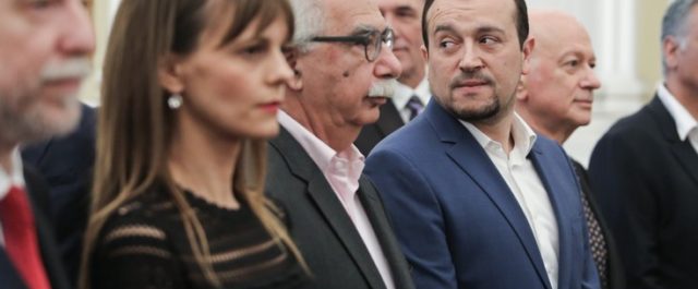 Παππάς- Αχτσιόγλου αποδέχθηκαν τροπολογία ΚΚΕ για τη μη καταβολή αποδοχών