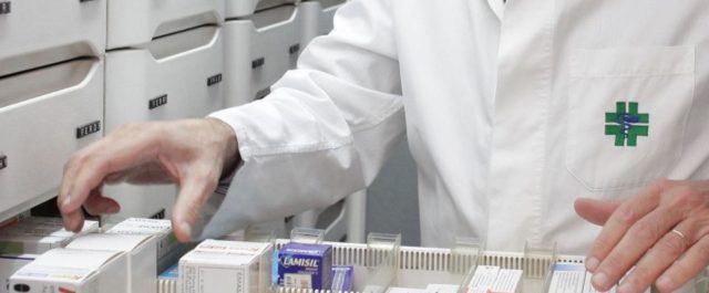 Αποσύρθηκε η διάταξη για διενέργεια rapid test στα φαρμακεία μετά τις αντιδράσεις