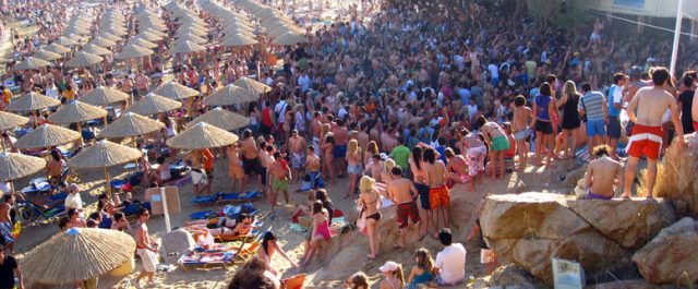 Φοροδιαφυγή: Λουκέτα και πρόστιμα κατά κύματα σε νησιά κι όχι μόνο