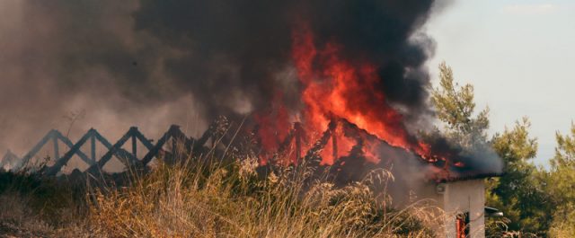 Ολονύχτια μάχη με τις φλόγες σε Έβρο- Κορινθία, πού είναι υψηλός ο κίνδυνος για την Παρασκευή [video+εικόνες]