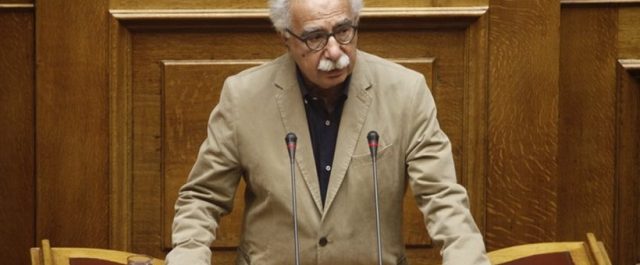 Ο Γαβρόγλου επιμένει: “Παρελθόν, σύντομα, οι Πανελλαδικές”