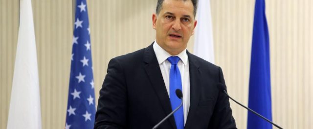 Λακκοτρύπης: Μένουμε ψύχραιμοι για “θερμό” επεισόδιο χρειάζονται δύο