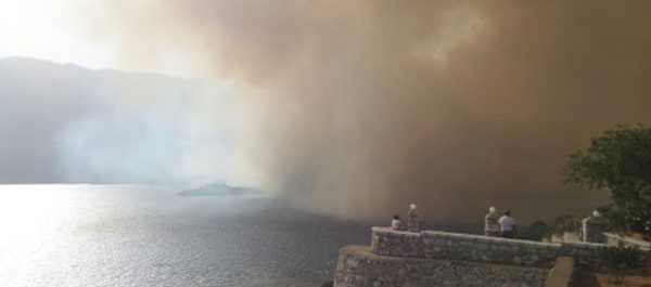 Σε ύφεση η φωτιά σε Μαραθώνα και Κεφαλονιά, υπό μερικό έλεγχο στη Φθιώτιδα