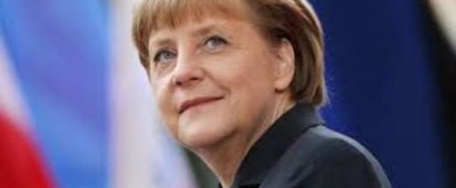 Taggespiegel: Η Μέρκελ πρέπει να πει τι θα κάνει με το ελληνικό χρέος πριν τις εκλογές