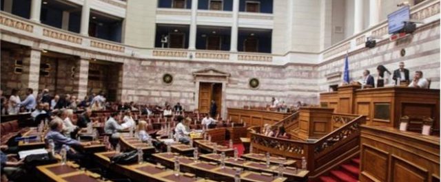 Ψηφίστηκε το νομοσχέδιο για ΟΤΑ, αντιπαράθεση για τις προσλήψεις