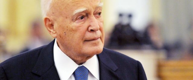 Ανακοίνωση του γραφείου του Κάρολου Παπούλια για την κατάσταση της υγείας του