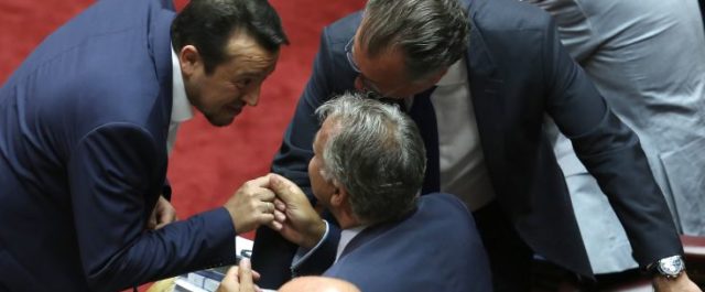 Παππάς σε Βορίδη: “Μαζί με Γεωργιάδη μεταπήδησες από την ακροδεξιά στην προθήκη της κεντροδεξιάς”
