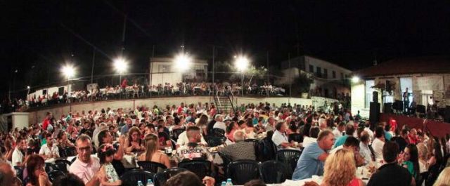 Τρίκαλα: Του κάρφωσε σπασμένο μπουκάλι στα πλευρά σε πανηγύρι!