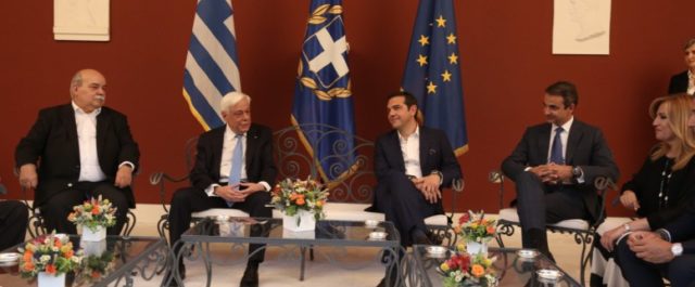 Καλοκαιρινές ατάκες των αρχηγών στο Προεδρικό [εικόνες]
