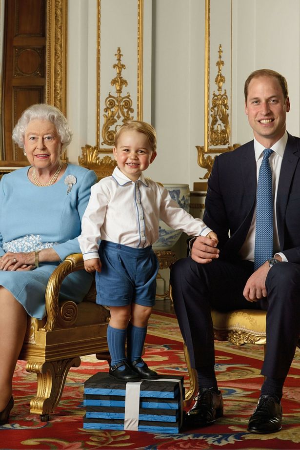 Ο πρίγκιπας Τζορτζ πιο γλυκούλης από ποτέ στη “μοναχική” του φωτογράφιση! [εικόνες]