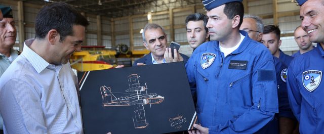 Το δώρο των τεχνικών των Canadair στον Αλ. Τσίπρα