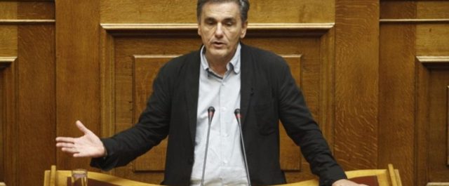 Με το γάντι “έσφαξε” Μανιάτη ο Τσακαλώτος: “Πας για αρχηγός της ΔΗΣΥ”!