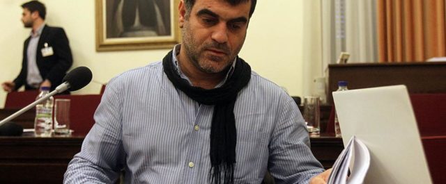 Καταζητείται ο Κώστας Βαξεβάνης μετά από μήνυση Φουρθιώτη