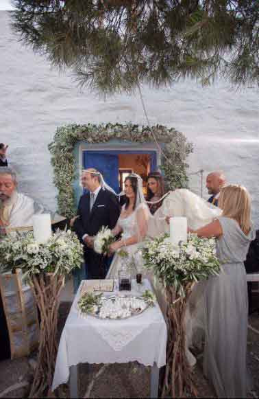 Παντρεύτηκε στη Τζιά ο Κωστής Χατζηδάκης- Σε στενό κύκλο ο γάμος [εικόνες]