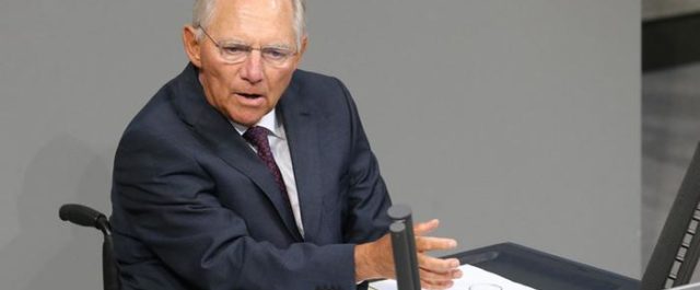 Spiegel: Επί μήνες ο Σόϊμπλε επιδίωκε το Grexit χρησιμοποιώντας το Eurogroup