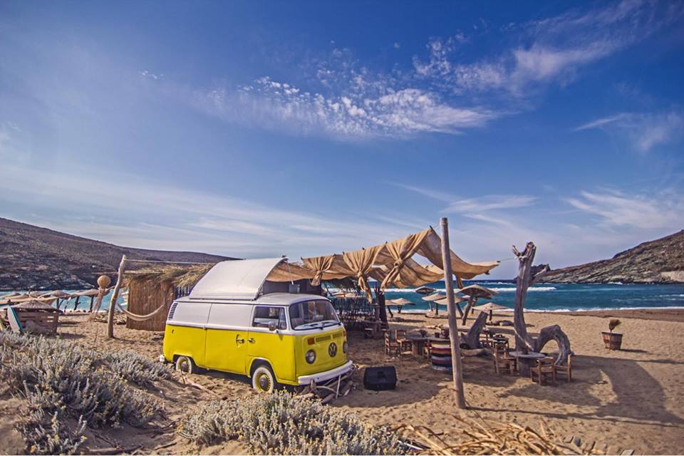 Ένα από τα καλύτερα beach bars της Ευρώπης είναι στην Τήνο [εικόνες]