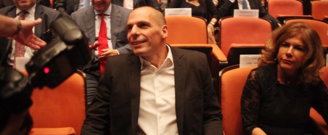 Σεραφείμ Π. Κοτρώτσος: Γιατί ο Βαρουφάκης προσφέρεται για “υιοθεσία” από τη Ν.Δ