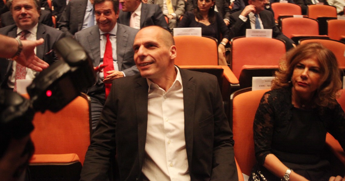 Σεραφείμ Π. Κοτρώτσος: Γιατί ο Βαρουφάκης προσφέρεται για “υιοθεσία” από τη Ν.Δ