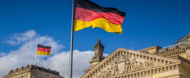 Die Welt: Νομπελίστες οικονομολόγοι επικρίνουν την κυριαρχία της Γερμανίας
