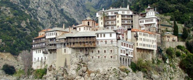 Διευκρινίσεις Σκουρολιάκου για τη ρύθμιση οφειλών μονών του Αγίου Όρους