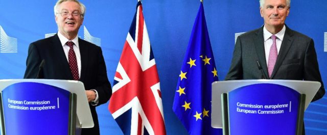 Ξεκίνησε το “blame game” για τις καθυστερήσεις στο Brexit