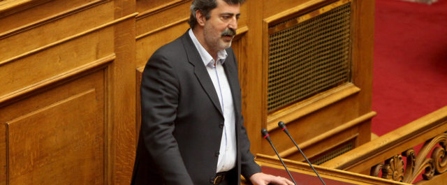 Ο Πολάκης τα… χώνει σε ΝΔ και ΠΑΣΟΚ για αντιπολίτευση από τις ξαπλώστρες