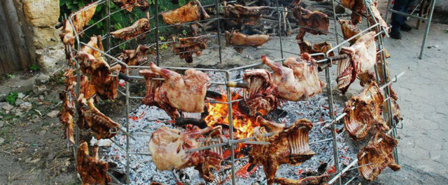 Ηράκλειο: Έριξε το αυτοκίνητο στο γκρεμό γιατί τον παρέσυρε το αντικριστό! [video+ εικόνα]