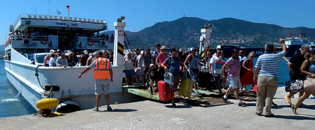 “Τουρκική απόβαση” από τουρίστες σε Μυτιλήνη και Χίο