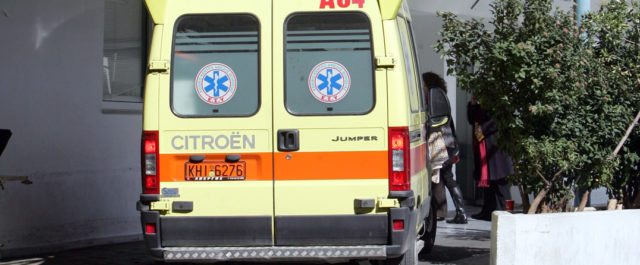 Σε κρίσιμη κατάσταση νοσηλεύεται κοριτσάκι 2,5 ετών που καταπλακώθηκε από καγκελόπορτα