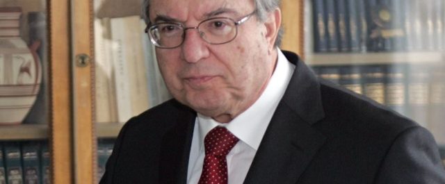 Δικαστική απόφαση- κόλαφος για τo Αρσάκειο και τον Μπαμπινιώτη