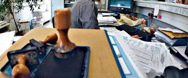 Η αξιολόγηση των δημοσίων υπαλλήλων άναψε φωτιές σε κυβέρνηση- ΝΔ