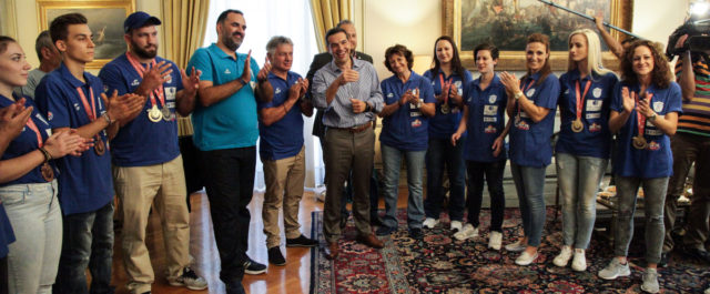 “Είστε διπλοί νικητές” το μήνυμα Τσίπρα στους αθλητές της εθνικής Κωφών
