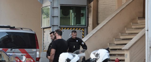 Θρίλερ στο Γαλάτσι: Κρατούμενος απειλούσε να σκοτώσει την κορούλα του!