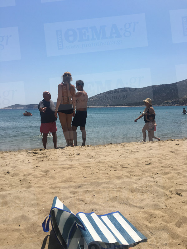 Διακοπές από τη Σίφνο άρχισε ο Κυριάκος και η Μαρέβα Μητσοτάκη