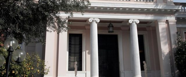 Ποιοι συνεργάτες του πρωθυπουργού δεν θέλουν…Παυλόπουλο- “Unfair” με προβολή άρθρου που χλευάζει τον ΠτΔ