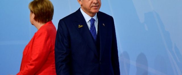 Η Μέρκελ εξηγεί σε σκληρό τόνο γιατί άλλαξε πολιτική απέναντι στην Τουρκία
