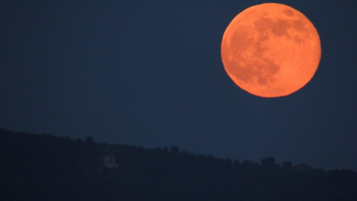 Πανσέληνος της Φράουλας: Την Τρίτη η πρώτη υπερπανσέληνος του 2022