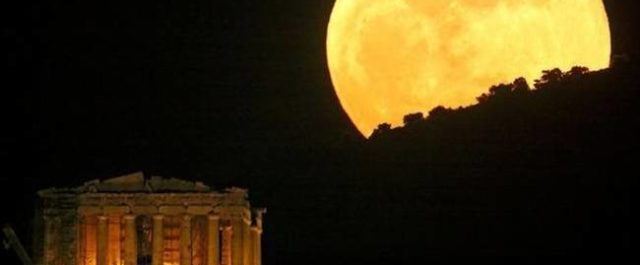 Πάνω από 75.000 απόλαυσαν την αυγουστιάτικη πανσέληνο σε αρχαιολογικούς χώρους