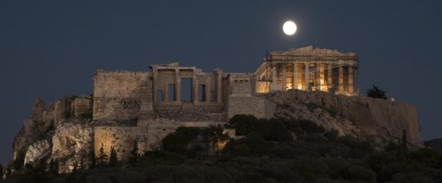 Νύχτα μαγική τη Δευτέρα: Πανσέληνος και μερική έκλειψη Σελήνης!