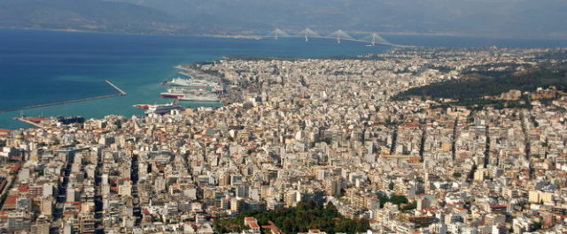 Πάτρα: Χωρίς πελάτες θα ανοίξουν τα καταστήματα – Συμβολική διαμαρτυρία με μαύρες σημαίες